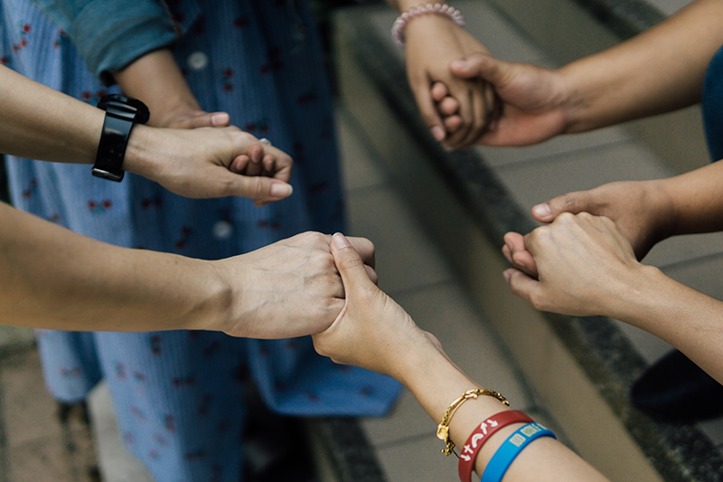 Group-holding-hands